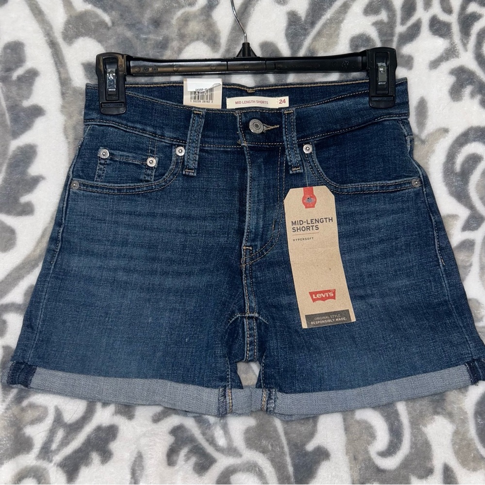 Levi short